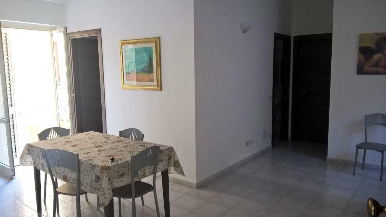 فيلا Cirò Marinaفي Climatizzato In Centro A 100M Dal Mare المظهر الخارجي الصورة